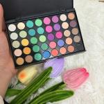 Cross-border pearlescent 40-color eye shadow plate foreign trade logo-free eye shadow plastic this Europe and the United States hot in stock earth color beauty makeup